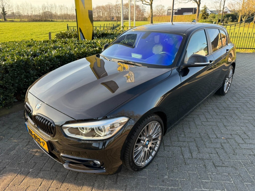 BMW 1-Serie 118i Aut8 Sport Line Edition Led / Carplay / Camera