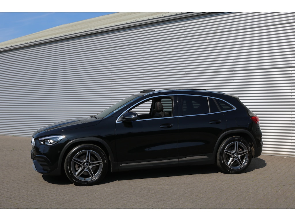 Mercedes-Benz GLA 250 4MATIC AMG Line (Panoramadak Sportleder Carplay Widescreen Camera M-Bux Full-Led 19InchAMG PrivacyGlass Pdc V+A)