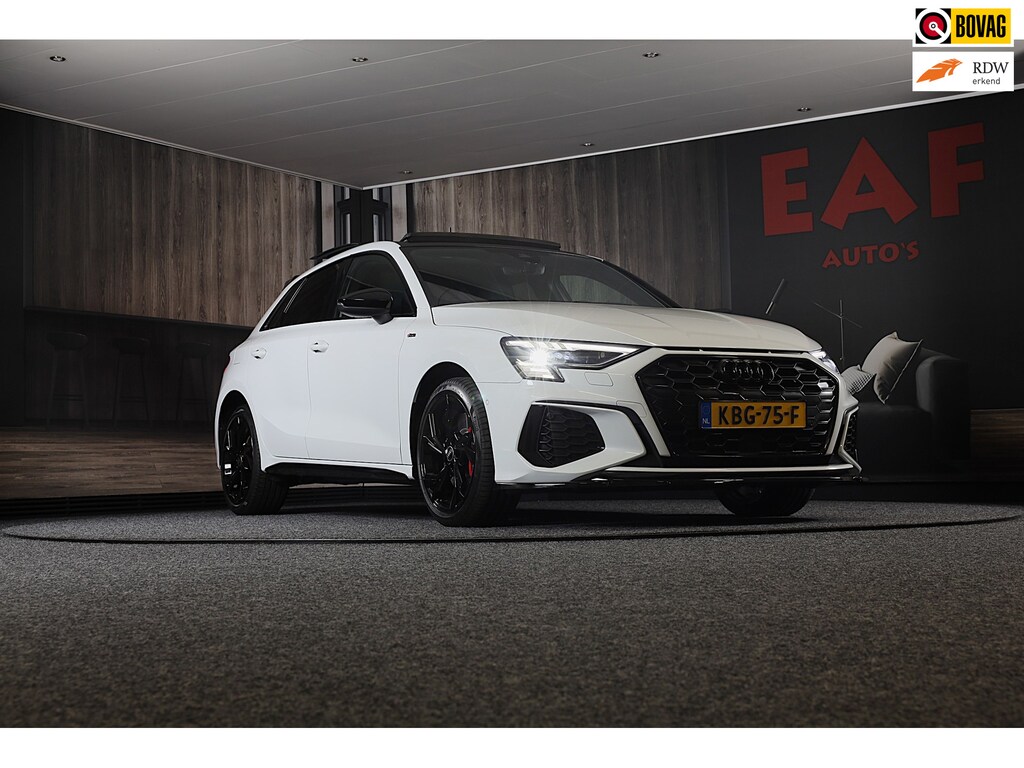Audi A3 Sportback 45 TFSI e RS3 Look / 245 PK / RS Zetels / B & O / Leder / Head Up / Open Pano / Matrix / Virtual Cockpit / Pdc