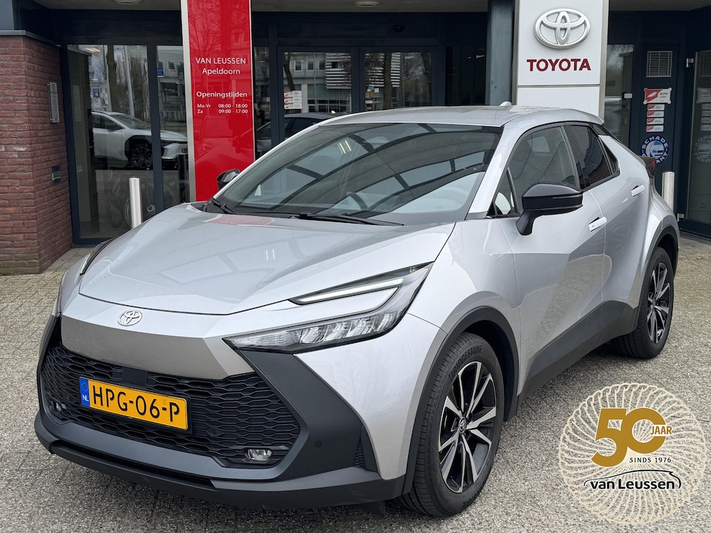 Toyota C-HR / C-HR+ 1.8 Hybrid 140 Dynamic NL-AUTO BLIND SPOT KEYLESS PARK-SENSOREN APPLE/ANDROID 18'' LM-VELGEN CAMERA AD-CRUISE CLIMA NAVI