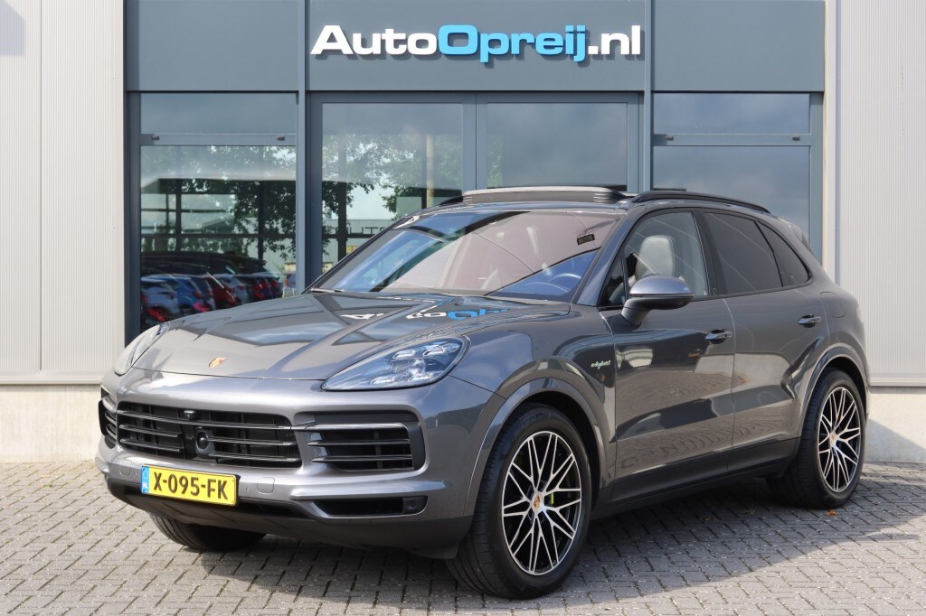 Porsche Cayenne 3.0 E-Hybrid Platinum Edition Chrono, Pano dak, Trekhaak, Luchtvering, Bose