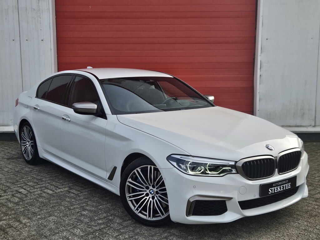 BMW 5-Serie M550i xDrive High Executive | Head-up | Elek. Trekhaak | Rijklaar inclusief 1 jaar BOVAG garantie!
