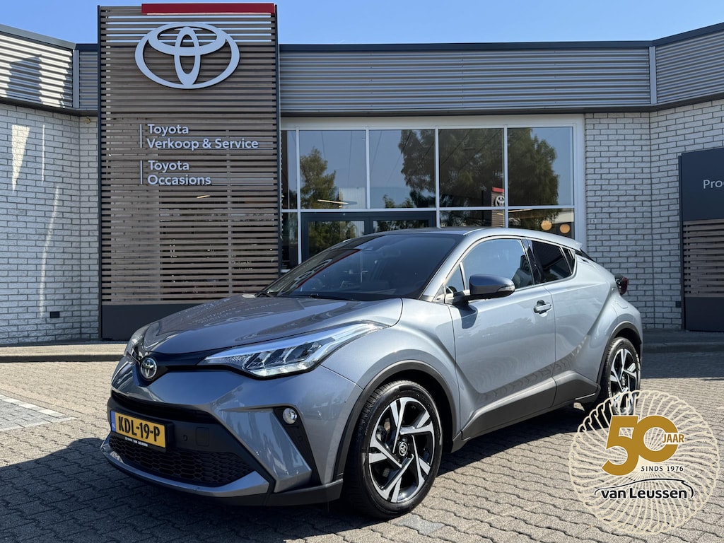 Toyota C-HR / C-HR+ 1.8 HYBRID STYLE STOELVERW BLIND-SPOT PARK-SENSOREN NAVI APPLE/ANDROID KEYLESS 18" LM-VELGEN ALL-SEASONS