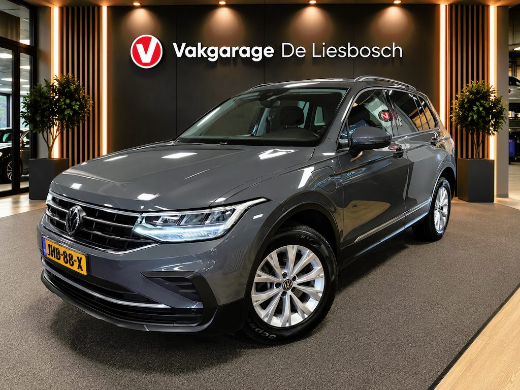 Volkswagen Tiguan 1.4 TSI eHybrid comfort Business / navi / camera / carplay / boeken