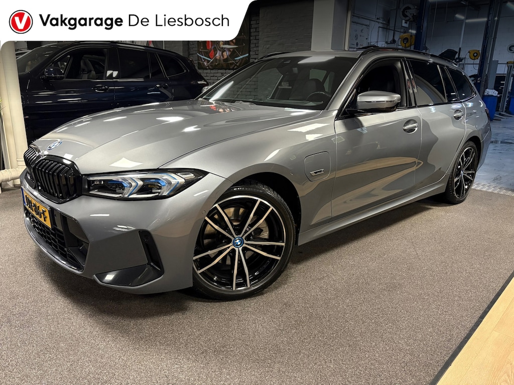 BMW 3-Serie Touring 330e xDrive M-pakket facelift / Panorama-dak / head-up / 360 camera / Harman-Kardon