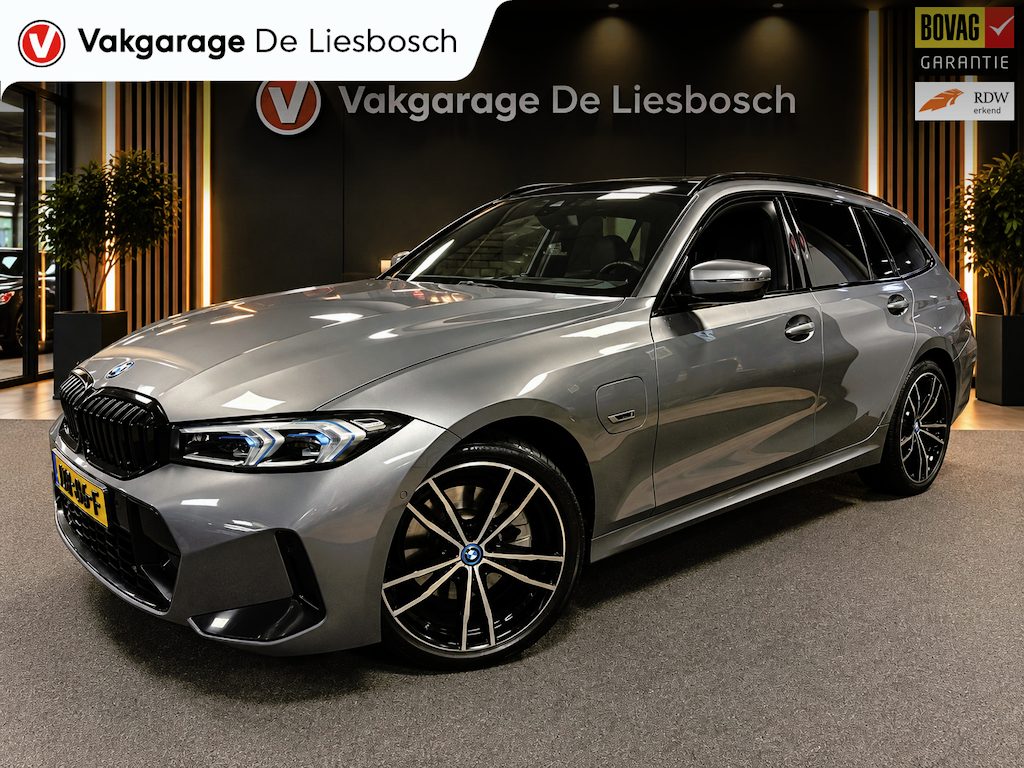 BMW 3-Serie Touring 330e xDrive M-pakket facelift / Panorama-dak / head-up / 360 camera / Harman-Kardon