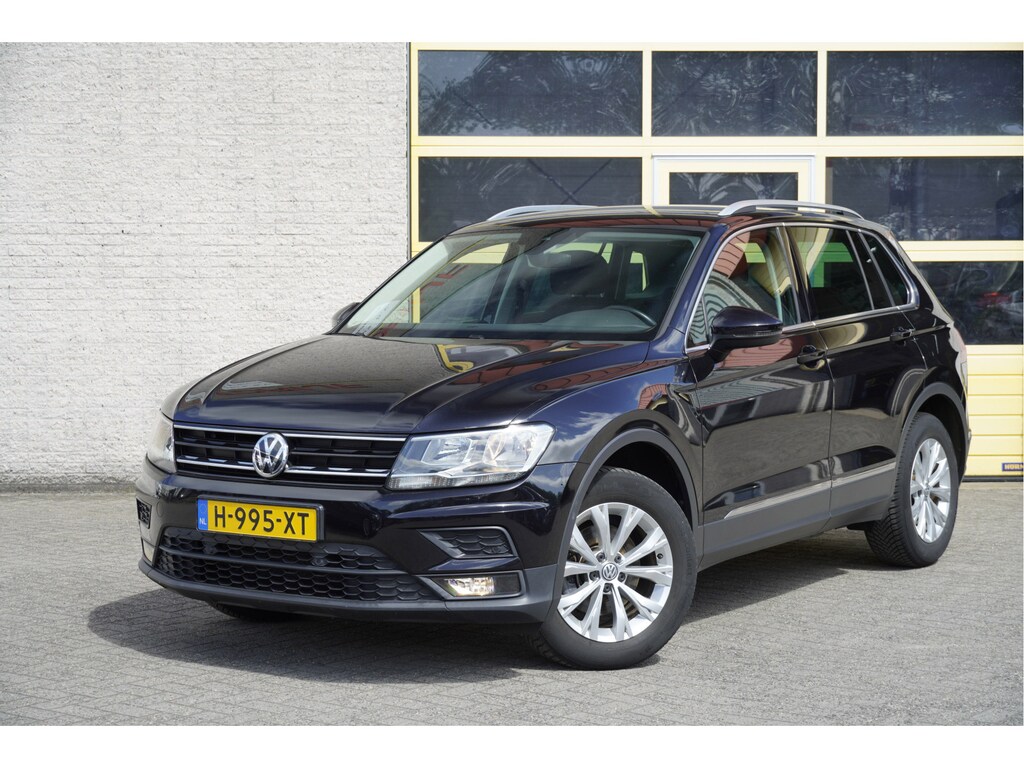 Volkswagen Tiguan 1.5 TSI ACT 150PK! Automaat Comfortline Business BJ2020 Lmv 17" | Led | Pdc | Elek. achterklep | App-Connect | Navi | Climate control | Cruise control | Extra getint glas