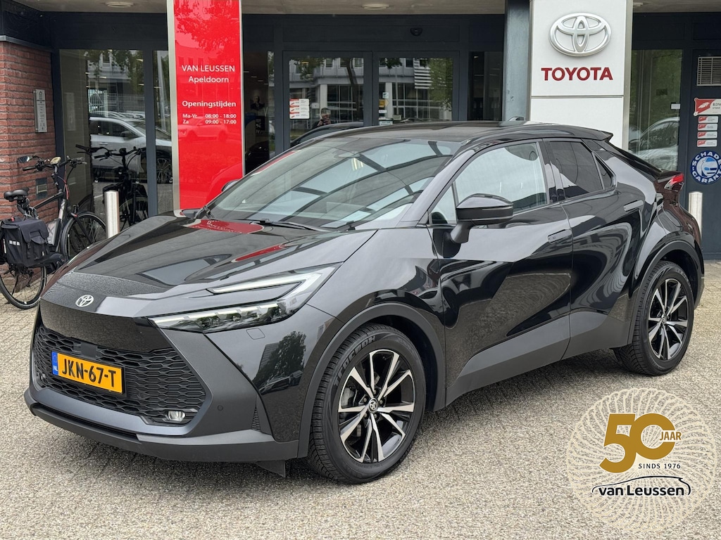 Toyota C-HR / C-HR+ 1.8 HYBRID 140 FIRST-EDITION STOEL/STUURVERW 4S-BANDEN BLIND SPOT EL-ACHTERKLEP PARK-SENSOREN CAMERA NAVI APPLE/ANDROID KEYLESS LED 18'' LM-VELGEN