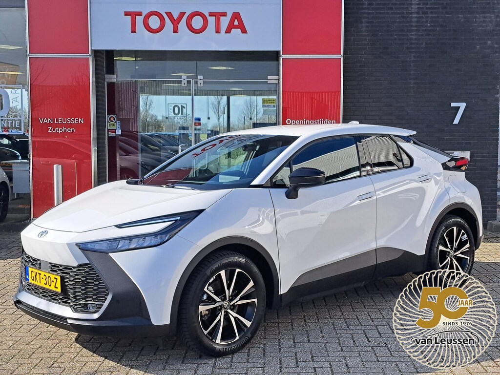 Toyota C-HR / C-HR+ 2.0 PHEV 220 DYNAMIC NL-AUTO 4-SEIZOENSBANDEN TREKHAAK PDC V+A STOEL- EN STUURVERWARMING
