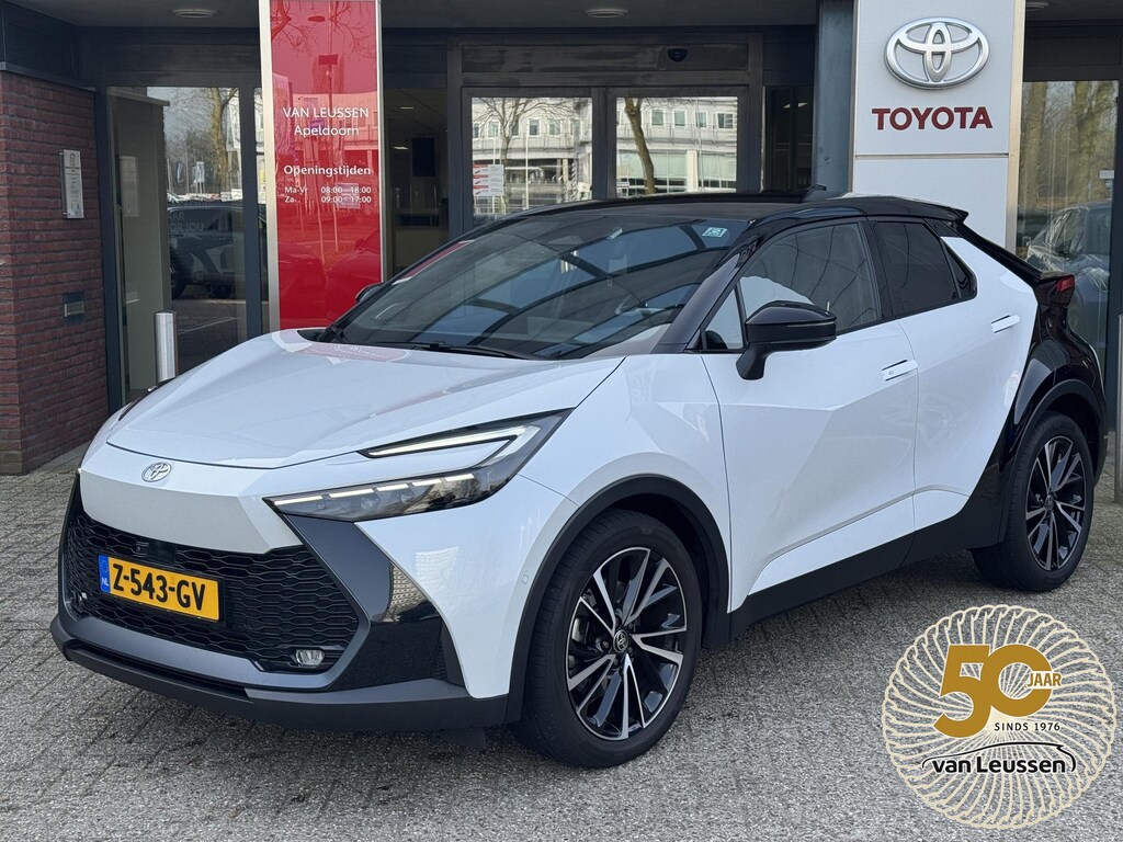 Toyota C-HR / C-HR+ 2.0 Plug-in Hybrid 220 Première Edition PANODAK LEER 360° CAMERA JBL-AUDIO EL-STOEL STOEL/STUURVERW BLIND SPOT KEYLESS LED EL-ACHTERKLEP 19'' LM-VELGEN NL-AUTO