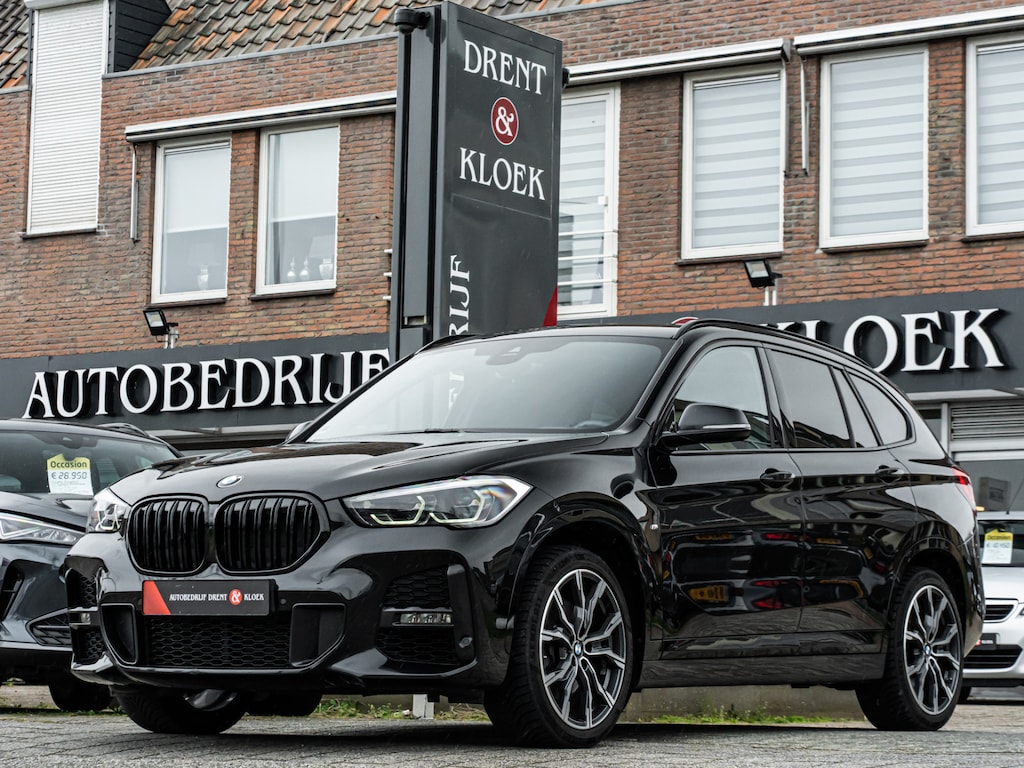 BMW X1 xDrive20i High Exe M-Sport PANO 19 INCH HARMAN KARDON HUD CAMERA SHADOW