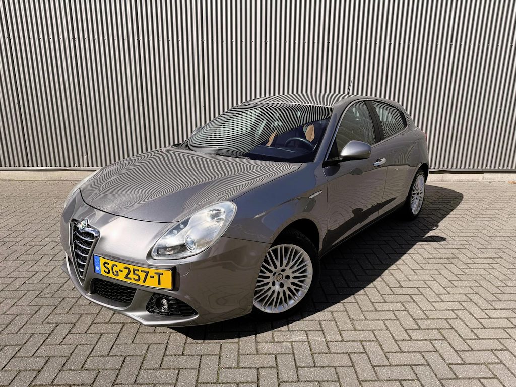 Alfa Romeo Giulietta 1.4 T Distinctive Automaat|Navi|Leder|PDC|Stoelverwarming