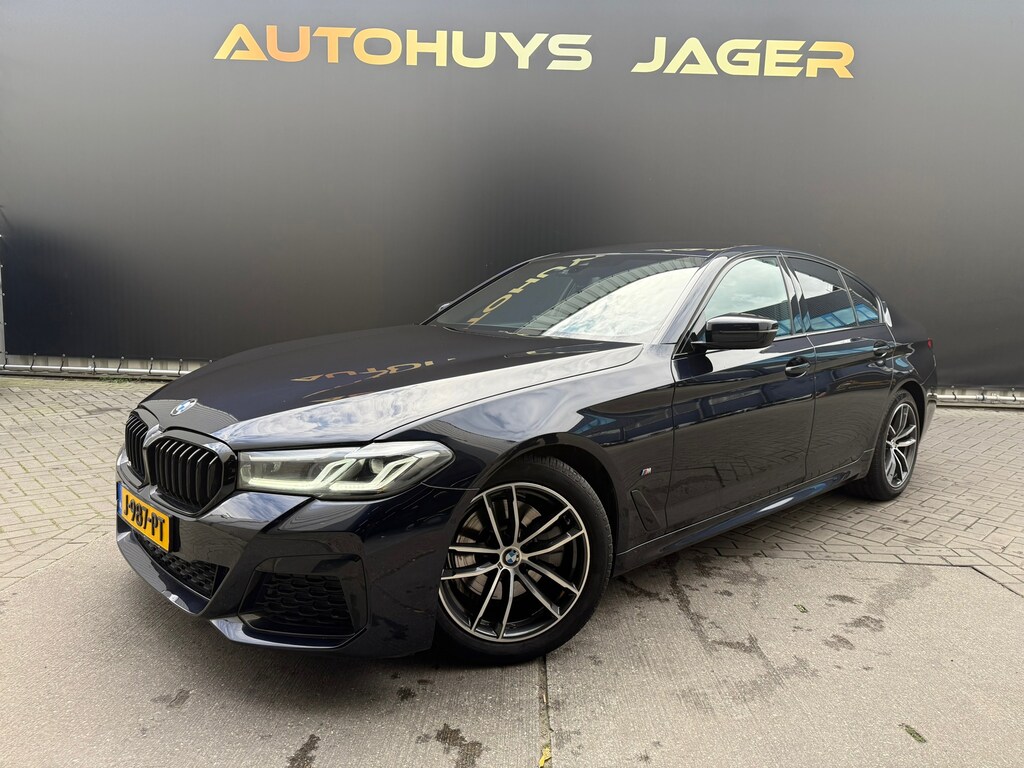 BMW 5-Serie 520i High Executive Edition Mpakket Leder Carplay Memory Camera