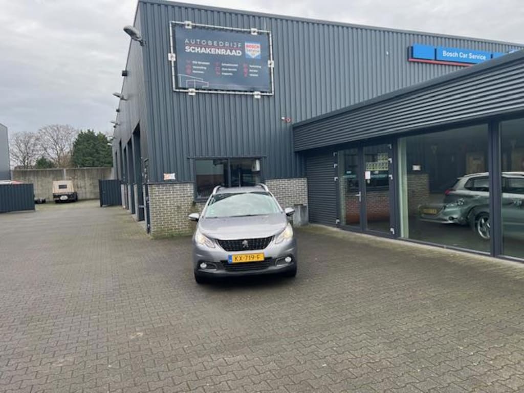 Peugeot 2008 1.2 PureTech Blue Lease Executive