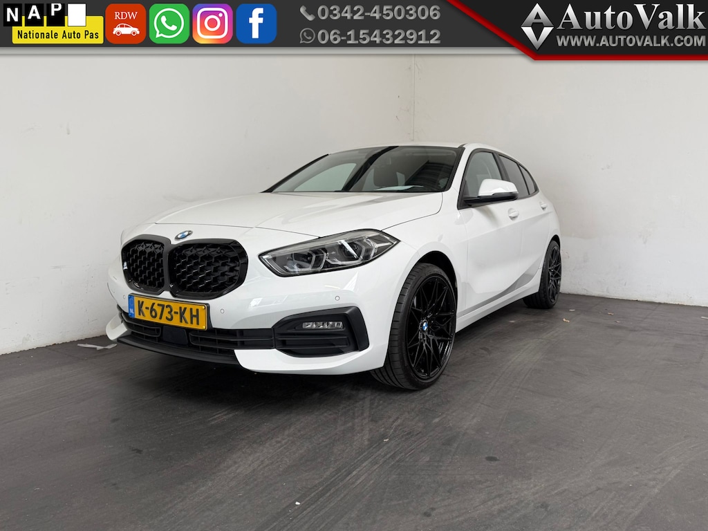 BMW 1-Serie 118i Executive Edition, Trekhaak!
