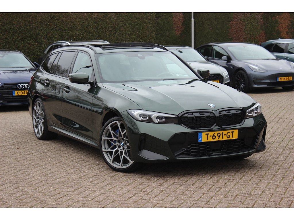BMW 3-Serie Touring 320e / SoH 89,3% / Panoramadak / Camera / Keyless / Leder / Harman Kardon / 19'' / Elektr. stoelen / CarPlay / Stoelverwarming / ACC / Getint glas