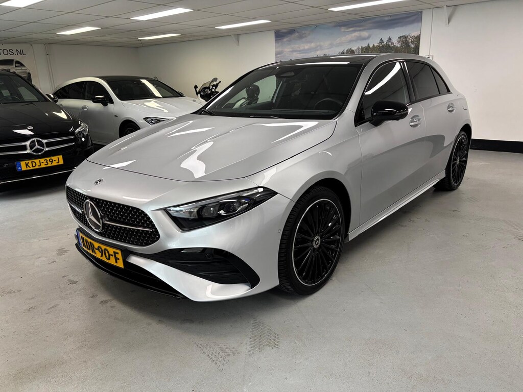 Mercedes-Benz A-klasse 250 e AMG Pano Burmester 360 Keyless 19" Dodehoek