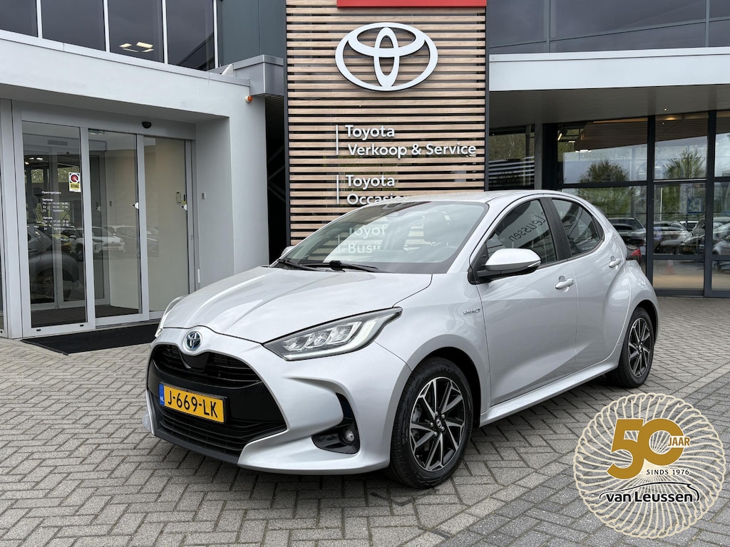 Toyota Yaris 1.5 Hybrid First Edition NAVI KEYLESS LED NL-AUTO CLIMA LM-VELGEN