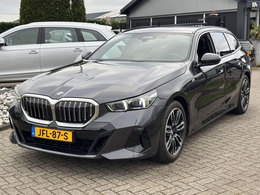 BMW 5-Serie Touring 540D X-Drive 2024 M-Sportpakket Btw Pano B&W
