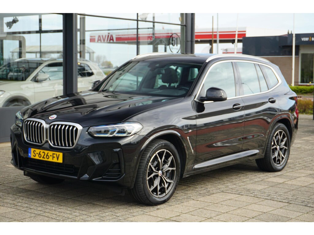 BMW X3 xDrive20i Business Edition Plus | M pakket | Pano | LASER | trekhaak