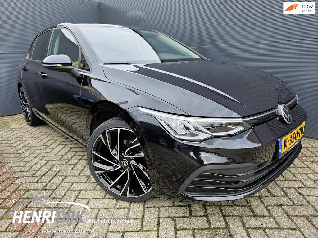 Volkswagen Golf 1.5 eTSI Style Automaat / Camera / Stoel & Stuur verwarming / Carplay / ACC / PDC / LMV