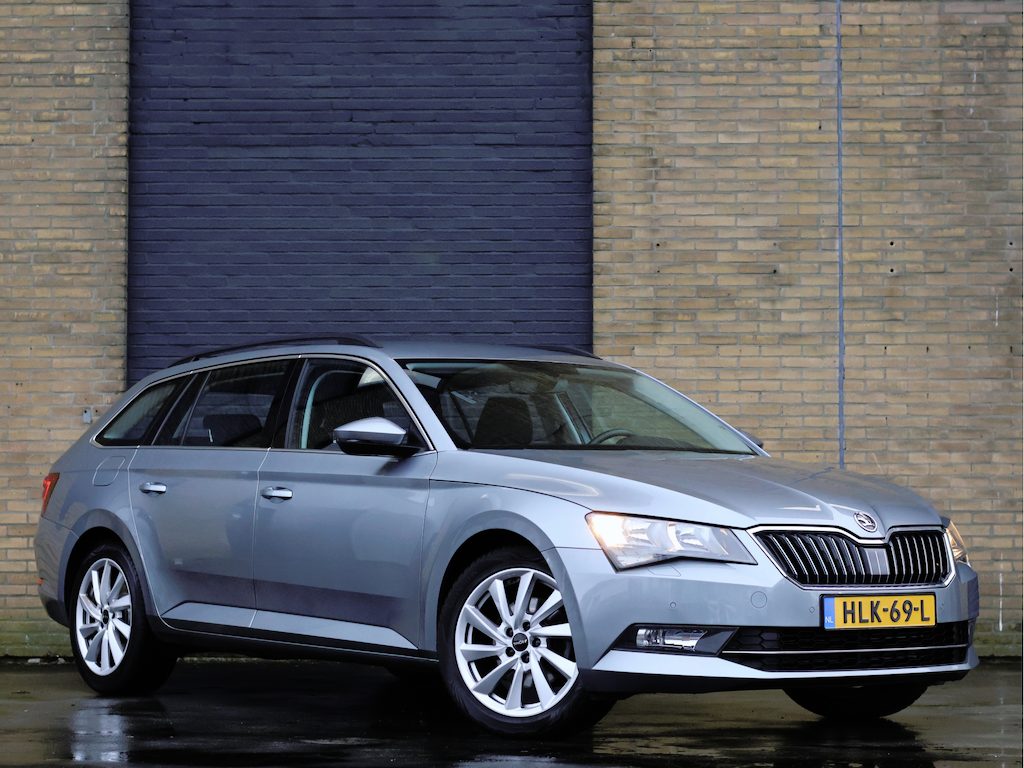 Skoda Superb Combi 1.4 TSI ACT Style Automaat | Clima | Comfortstoelen | Carplay | Haak |