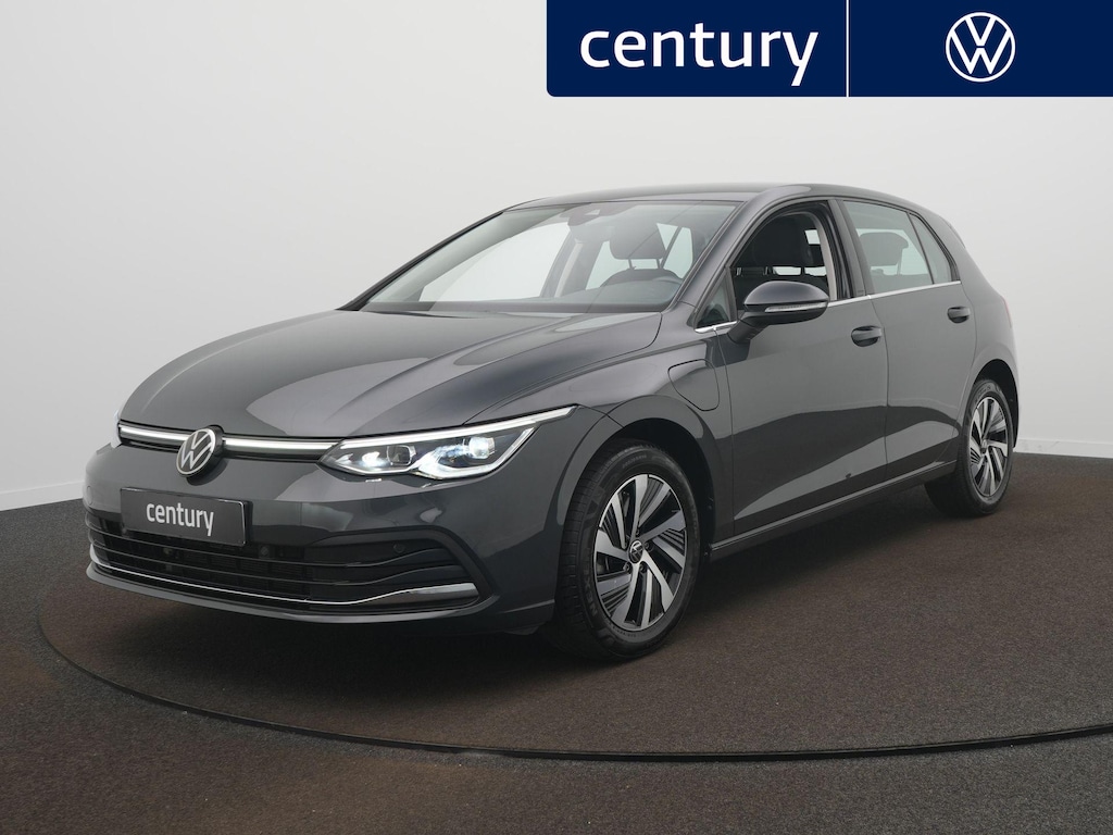 Volkswagen Golf 1.4 eHybrid Style l Zwenkbare Trekhaak l Elek Stoelen l PDC l Navi l Stoel/stuurverwarming l Sfeerverlichting l ACC l
