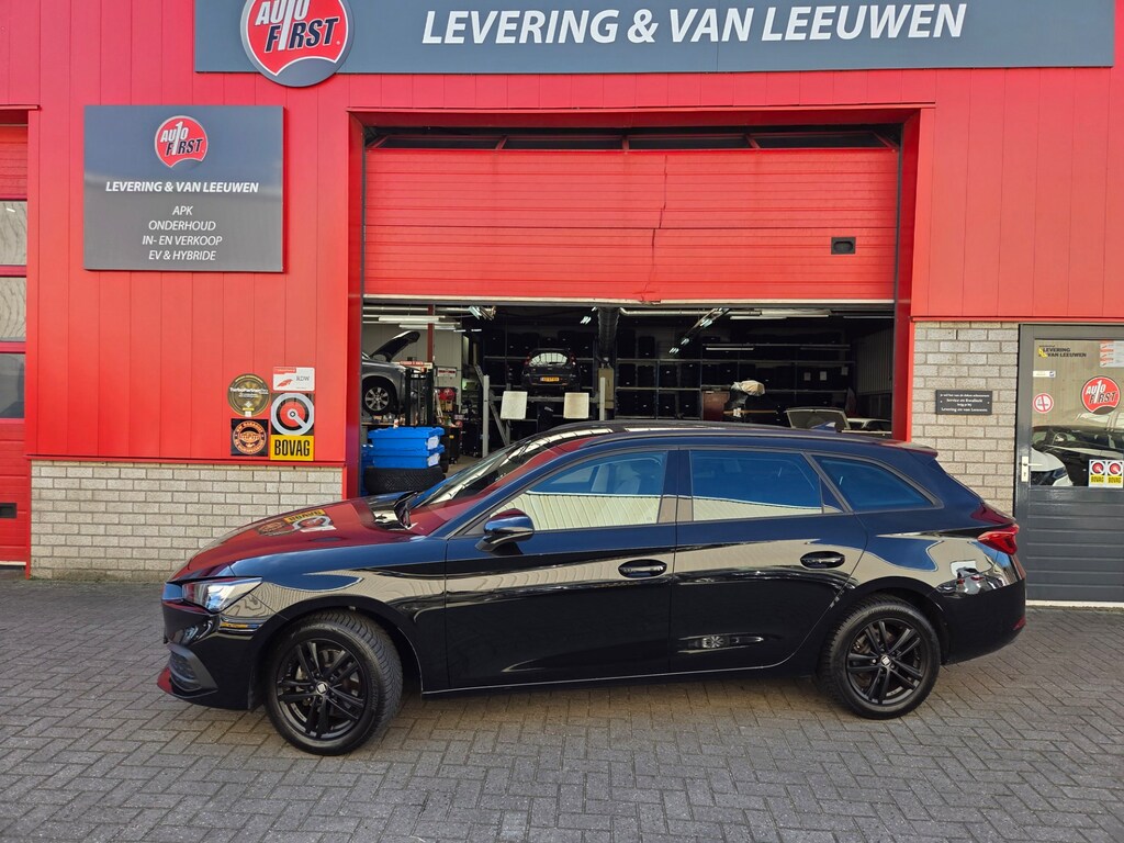 SEAT Leon Sportstourer 1.0 eTSI Style Business Intense Automaat/ Elekt. Trekhaak/ Stuur en stoel verwarming/ Rijklaarprijs!