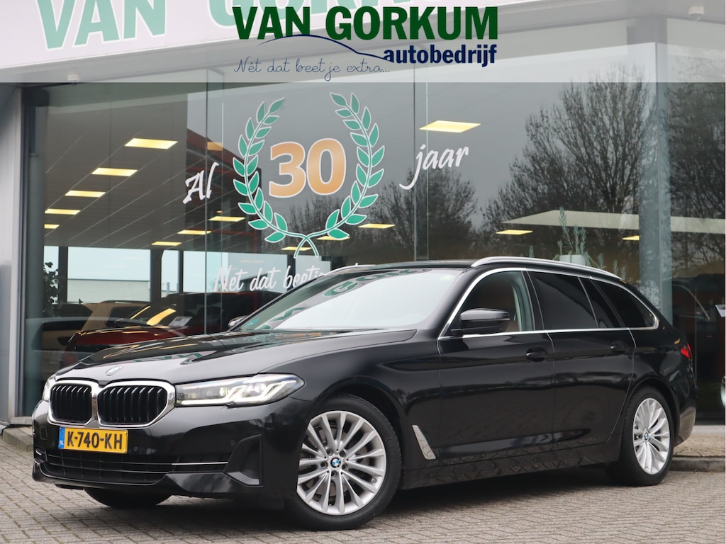 BMW 5-Serie Touring 520i High Executive Edition Trekhaak/ Stoelverw. / Leder / Voorzien van 2 jaar Apk