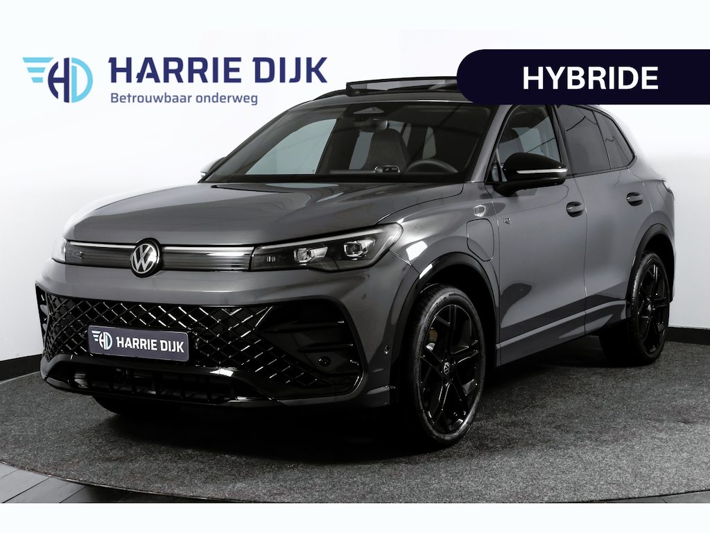 Volkswagen Tiguan 1.5 eHybrid 272 PK R-Line | Black Style | Elek. Trekhaak | S/K-panodak | Adapt. Cruise | Stoel-+stuurverw. | App. Connect | Camera | PDC | LM 20" | 8355