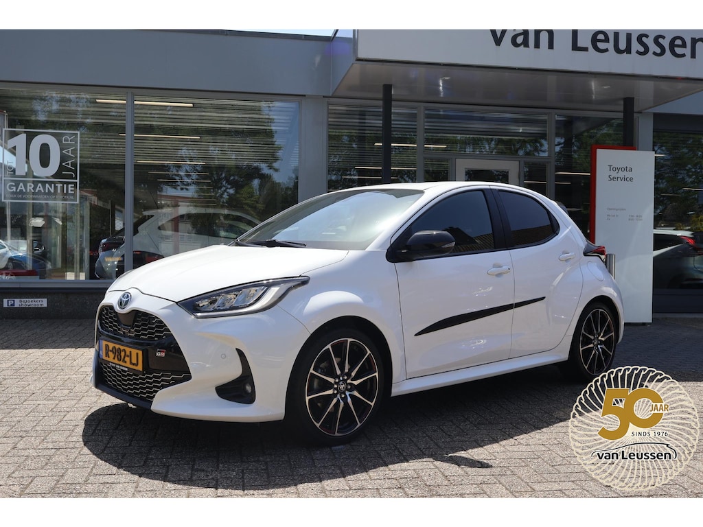 Toyota Yaris 1.5 HYBRID GR-SPORT NL-AUTO 1E EIG. DODEHOEK DETECTIE KEYLESS LED STOELVERW. DAB LED CLIMA LM-VELGEN