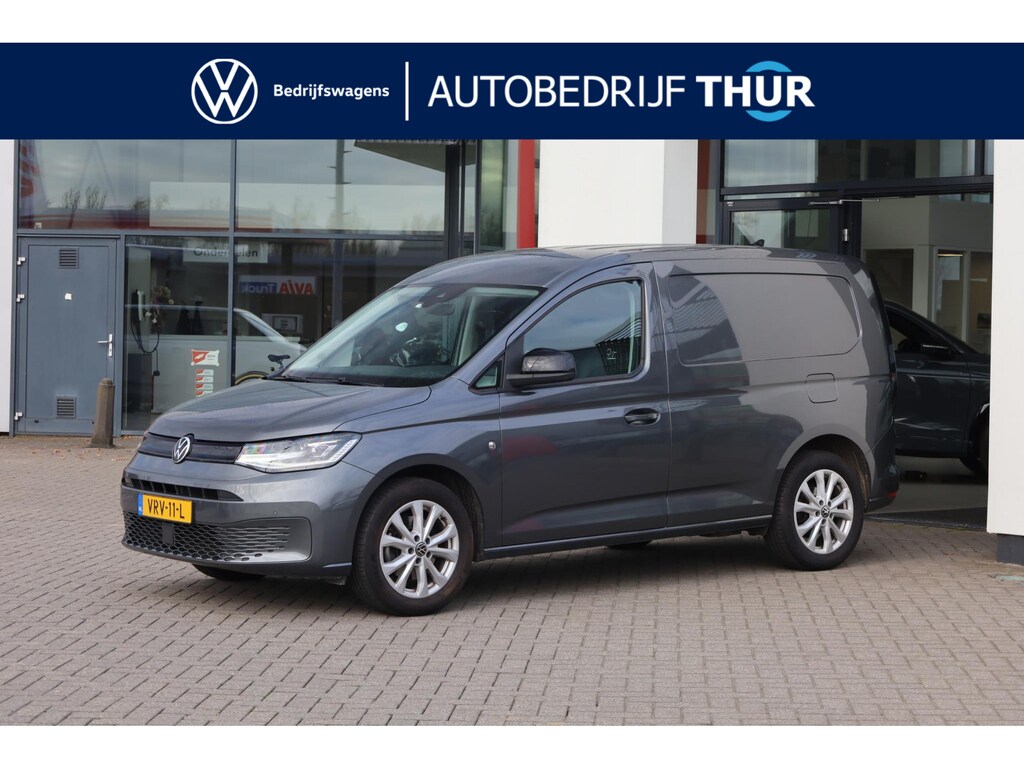 Volkswagen Caddy Cargo 2.0 TDI 122PK / 90kW DSG, NL auto, 1e eigenaar nieuw geleverd en onderhouden, 75 Edition, verwarmbare voorruit, trekhaak, navigatie, Apple Carplay & Android Auto, cruise control, ErgoComfort bestuurdersstoel, lederen bekleding, LED verlichting, 17" LMV, achteruitrijcamera (rear view), parkeersensoren voor en achter (pdc), elektrisch verstel- en verwarmbare buitenspiegels etc.