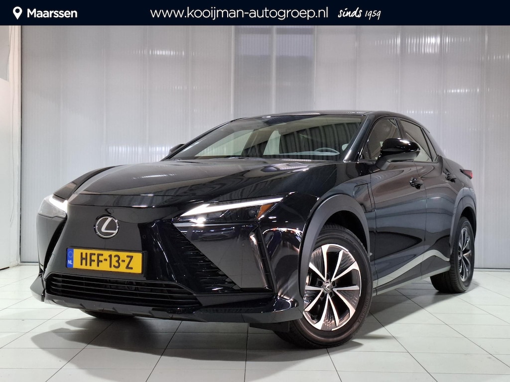Lexus RZ 450e Comfort Line 71 kWh / 4WD/ NIEUW / 17% bijtelling / Dodehoek detectie / Stoelverwarming / Adaptieve cruise control /