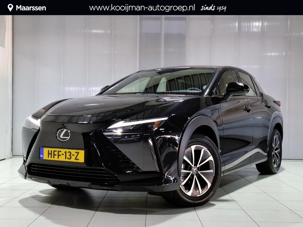 Lexus RZ 450e Comfort Line 71 kWh / 4WD/ NIEUW / 17% bijtelling / Dodehoek detectie / Stoelverwarming / Adaptieve cruise control /