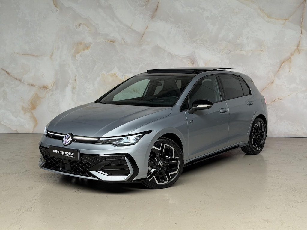 Volkswagen Golf 1.5 eTSI R-Line / Pano / Camera