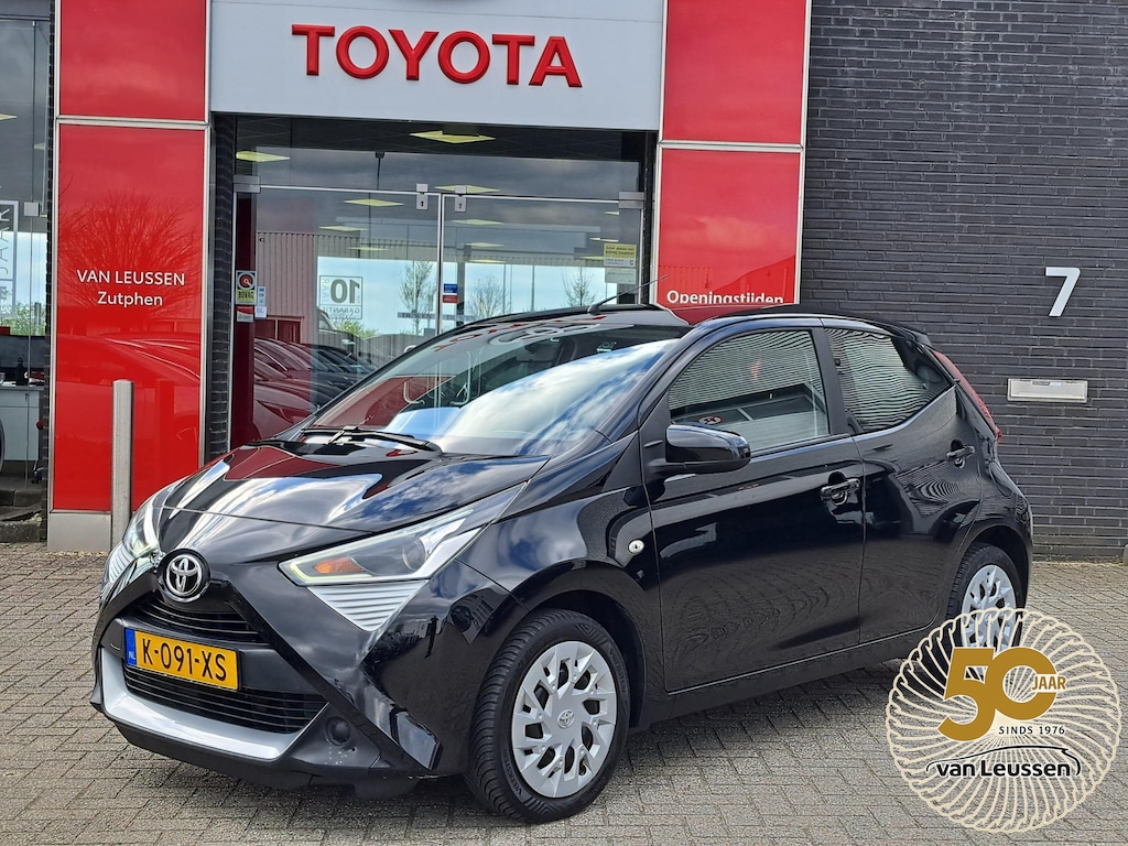 Toyota Aygo X X-PLAY 5-DEURS APPLE/ANDROID AIRCO CAMERA LED AUDIO-STUURWIELBED.