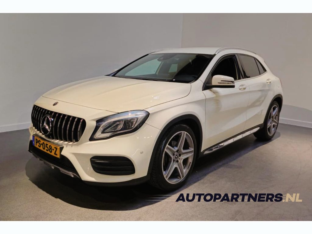 Mercedes-Benz GLA 180 Business Solution AMG style - Navi - 19" LM AMG Velgen - Achteruitrijcamera - Leder