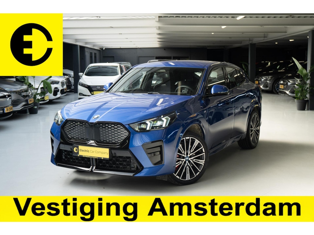 BMW IX2 eDrive20 67 kWh | 96,9% SOH | Alcantara stoelen | Camera