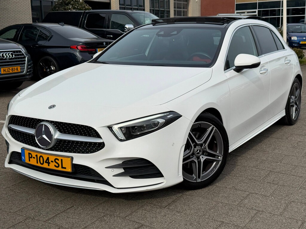 Mercedes-Benz A-klasse A200 Premium AMG PAKKET l SFEERVERL. l PANO l TREKHAAK