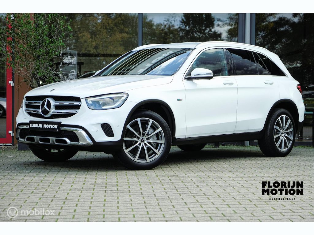 Mercedes-Benz GLC 300e 4MATIC Business Solution | Massage | Stoelverw. | Trekhaak | Camera | Elec stoelen | CarPlay | LED | Facelift | Matrixled