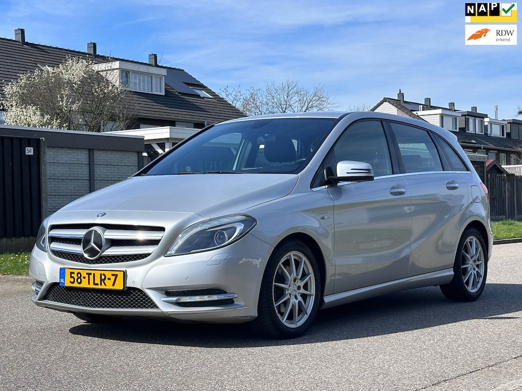 Mercedes-Benz B-klasse 180 Ambition Automaat*Leder*Navigatie*Cruise*NAP*Airco*Xenon*APK 29-05-2027LM velgen*