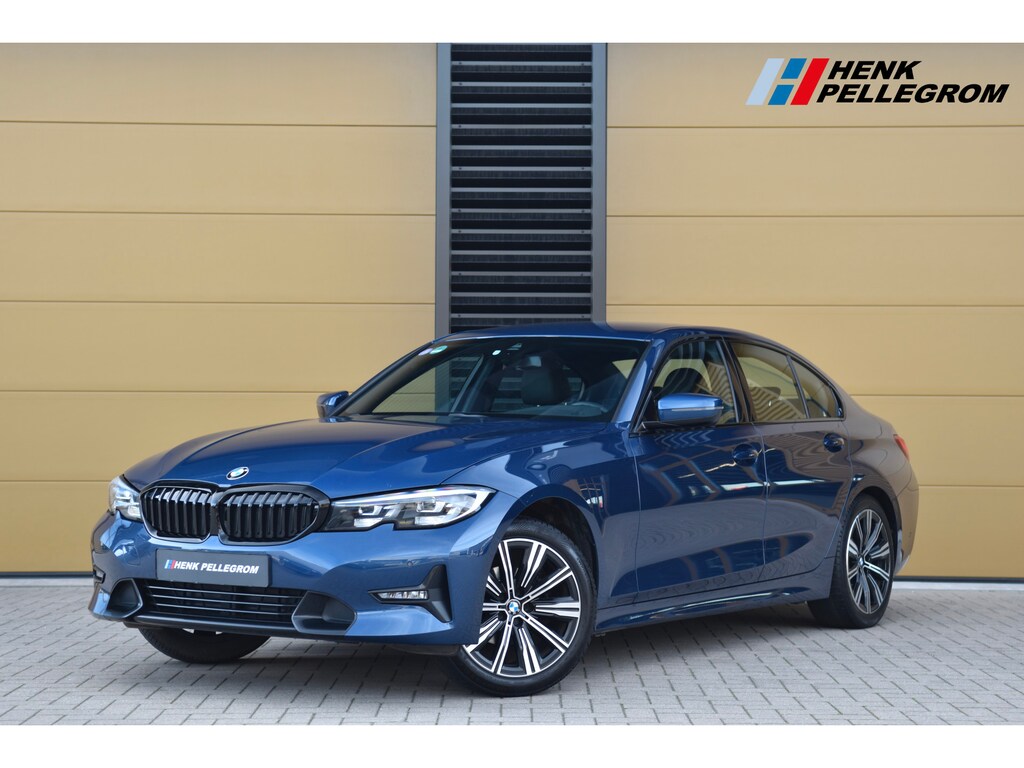 BMW 3-Serie 318i Executive Edition * Sportstoelen * Hifi * Trekhaak * BMW Live Cockpit *