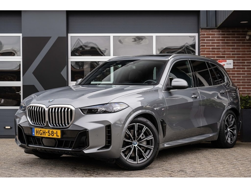 BMW X5 xDrive50e M Sport | Panorama | Comfort Seats | Luchtvering | Trekhaak | 20' Inch |