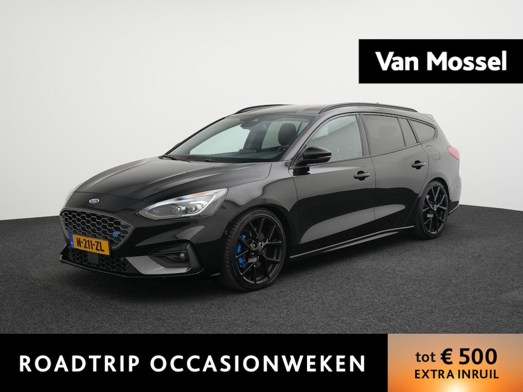 Ford Focus Wagon 2.3 EcoBoost ST-3 280PK Handgeschakeld! | Apple/Android Play | Camera | Cruise | Keyless | LED | Half-Leder | PDC V+A | Trekhaak Uitklapbaar | Design Pack 5 | 12 Maand BOVAG Garantie! |