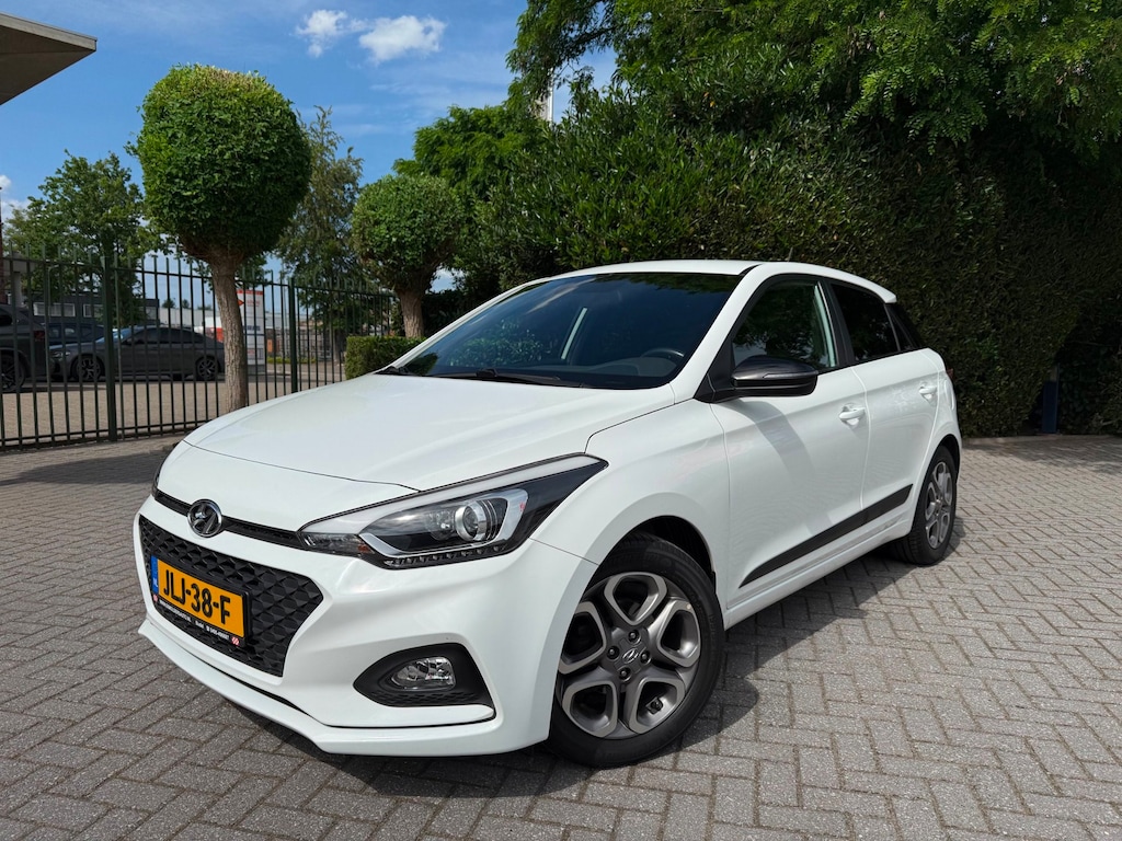 Hyundai i20 1.2 (4 cil.), Apple CarPlay, AIRCO, Cruise Control, Navigatie, Achteruitrijcamera, DAB, Bluetooth, Parkeersensoren