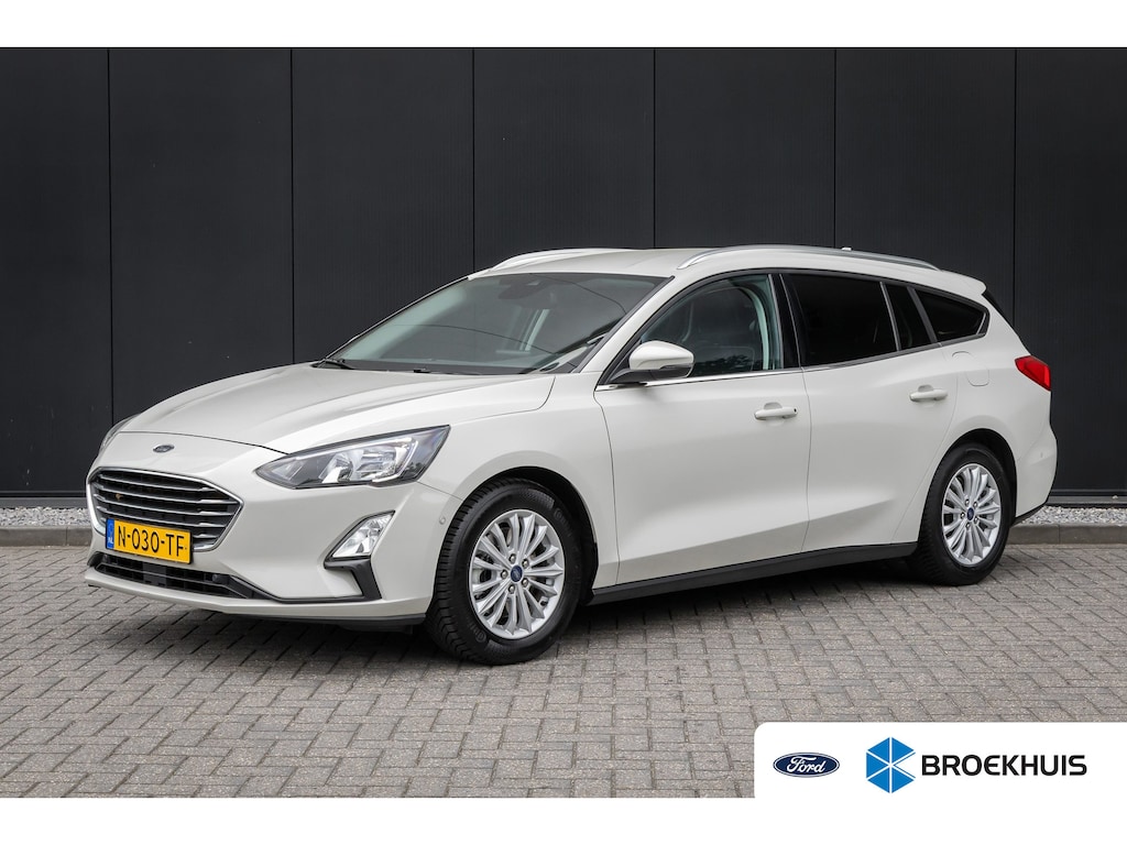 Ford Focus Wagon 1.0 EcoBoost Titanium Automaat | 100% dealer o.h. | Adaptieve cruise | Trekhaak | Winter-pack | Elec. achterklep | Autom. inparkeren | Privacy-glass | Camera | All seazon banden | LED verlichting | Keyless | Dodehoek detectie