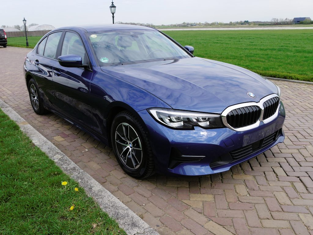BMW 3-Serie 318d 110kW AUT. CLIMA NAVI CAMERA LEATHER ** 14999 NETTO **