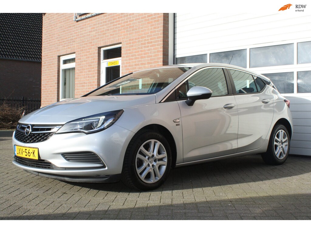 Opel Astra 1.6 CDTI Online Edition Navigatie, 5Deurs, Airco, Onderhoud Boekje, 4Season Banden.
