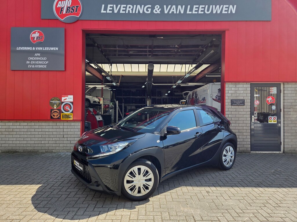 Toyota Aygo X 1.0 VVT-i MT play Achteruitrijcamera/ Airco/ Apple Carplay-Android auto/ Rijklaarprijs!