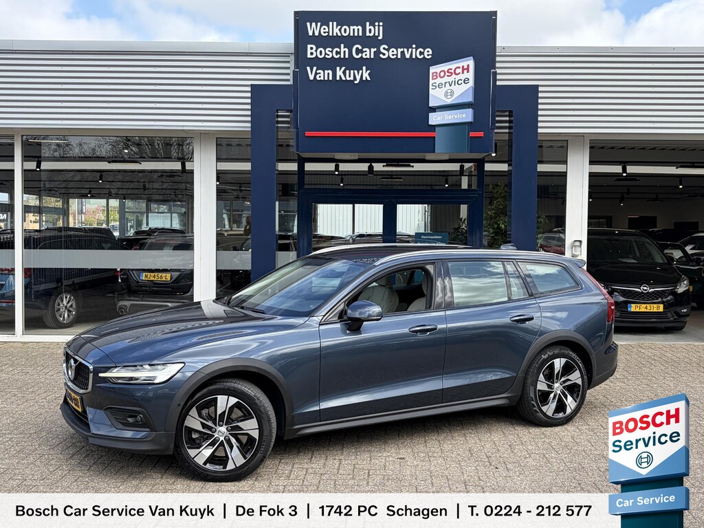 Volvo V60 Cross Country 2.0 D4 AWD Intro Edition / Polestar-Engineered / Automaat / NL-Auto / Dealer-Onderhouden / Vol-Leder / Stoelverwarming V+A / Stuurverwarming / Adaptieve Cruise-Control / Elektr.-Wegklapbare Trekhaak / Keyless / Elektr.-Achterklep / Dodehoek-Detectie / Apple-Carplay & Android-Auto / Adaptieve LED-Koplampen / Climate-Control / DAB Radio-Bluetooth / Navi / PDC V+A / 18'' LMV / ENZ.